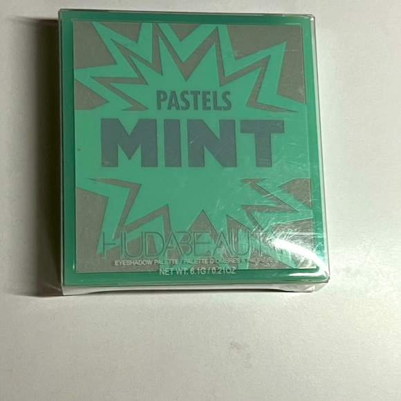 Huda beauty eyeshadow - Picture 1 of 1
